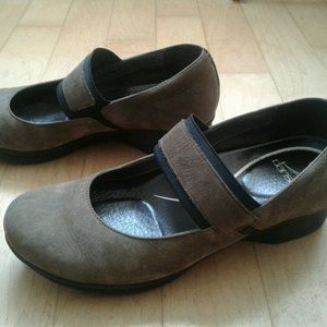 Dansko Mary Jane / Clog Shoes Brown Suede 9.5 (40)
